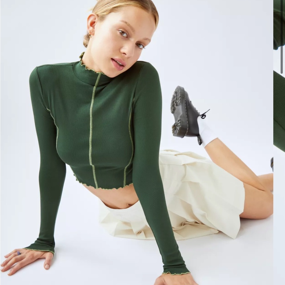 Aritzia Sunday Best “Ross Turtleneck” size medium - Picture 5 of 7